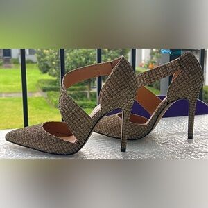 Jessica Simpson Stilettos Pumps Heels in Gold & Black Size 5 heel 4 inches